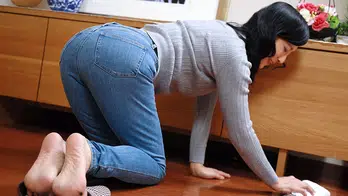 050124_100 男を惑わすピタパン尻の家政婦