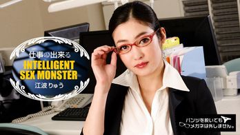 081217_565 パンツを脱いでもメガネは外しません!〜仕事の出来る女は性欲旺盛〜