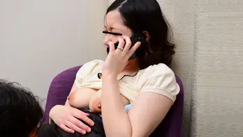 021222_606 夫に電話をさせながら人妻をハメる ～表面は良妻、裏面は嘘つき女～