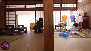 FJIN-043 合算10発抜き！！親の再婚でできた義姉は喪女！だらしないのにエロすぎる無防備巨乳な姉に杭打ち中出しされた僕…天晴乃愛