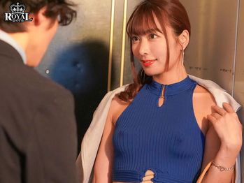 ROYD-203 隣人ガチャSSR確定演出。隣に引っ越してきたのはノーブラ乳首ポッチの美乳お姉さん。 水川潤