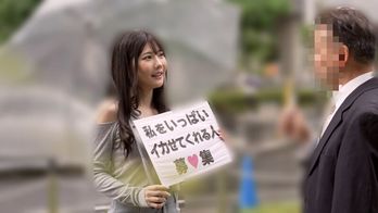 CEMD-586 「一般男性のみなさん！私をイカせまくって下さい！」～街頭で見つけた素人男性に壊れるほどイカされまくったSEXドキュメント～6 藍芽みずき