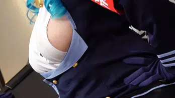 COSX-062 横乳の完全再現！？Iカップレイヤーみうちゃん、賭けに弱すぎてセクハラされまくり！