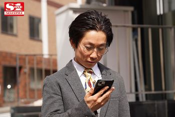 SONE-424 人生に絶望していた大学4年、卒業式当日 陰キャ童貞のボクの目の前に現れたむっちりスケベ姉ちゃんに教えてもらった生（性）の悦び うんぱい
