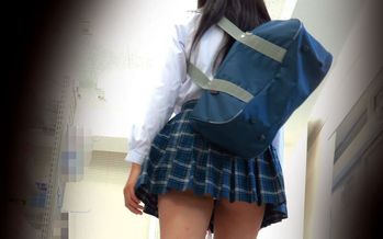 PES-114 渋谷制服美少女 太もも×パンチラ×喰いこみ尻を密着ストーキ○グ隠し撮り2枚組