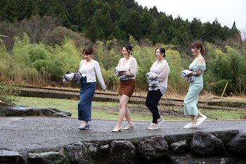 DANDY-936 「おばさんを興奮させてどうするの？」田舎の民宿でヤられまくりSPセックスレスな巨乳妻の性欲は何発も射精できる若い絶倫巨根チ○ポじゃないと満たされない！！