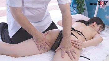 SDMM-183 「カップル限定」マジックミラー号の中で、自慢の彼女を「寝とって」中出し！35度以上観測の真夏のビーチで気温を凌駕するほどホットな水着美女4名収録！