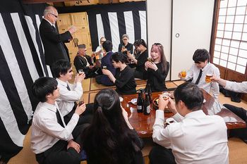 DANDY-943 地雷メイクにハマっている専業主婦です。先日、法事で帰省した時につい学生時代のノリで飲みすぎてテニサーの仲間たちと乱交してしまったんですが夫に伝えるべきでしょうか？