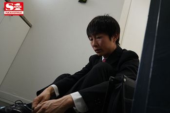 SONE-424 人生に絶望していた大学4年、卒業式当日 陰キャ童貞のボクの目の前に現れたむっちりスケベ姉ちゃんに教えてもらった生（性）の悦び うんぱい