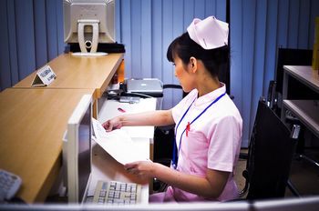 HEZ-527 夜勤の熟女看護師3 欲求不満おばさんナースはカッチカチ勃起チ〇コで夜中に発情！！12人