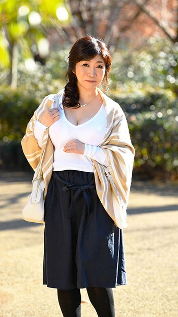 MBMH-080 初撮り爆乳おばさん 初めて撮られる緊張感が一生に一度の快感を引き出す 爆乳を揺らす五十路熟女のぶっ飛び破廉恥性交！！ 厳選巨乳素人4時間