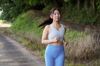 DANDY-947 「エッチな叔母さんでごめんね…」無防備な巨乳に勃起したらお願いしてないのに乳圧強めパイズリで何度もヌイてくれた