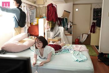 MIDV-888 はじめて彼女ができたのに…隣に住む喪女ニートお姉さんに食べられ、カラダの相性良すぎて浮気なのに何度もSEXしまくった 水卜さくら