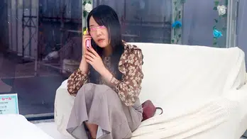 DVMM-166 MM号からの脱出 素人娘の友情数珠つなぎ企画 清楚な人妻編 ママ友SPECIAL 友達を30分以内に電話で呼び出し‘身代わり’にして密室から脱出せよ！制限時間を過ぎたらデカチン即ハメ！ 3 イってもやめない激ピストンで友達が来るまで生中出しは終わらない inザ・マジック…