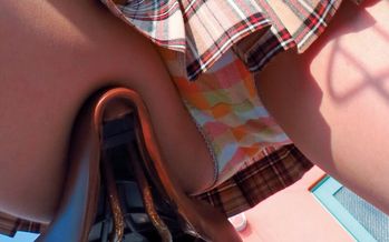 PES-114 渋谷制服美少女 太もも×パンチラ×喰いこみ尻を密着ストーキ○グ隠し撮り2枚組