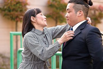 NACR-865 溺愛する息子を禁断の愛で包み込むお母さん 平岡里枝子