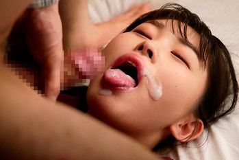 AKDL-297 【密着取材】 病院で働く新卒1年目の白衣の天使 上の口は唾液ダラダラ、下の口からは潮ダダ漏れになるひなこさん21歳 瀬戸ひなこ