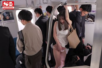 SONE-345 「やめて」が言えない女子大生は初めてサレた感触が忘れられずまさかの電車痴●の虜に… 村上悠華