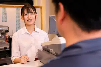 SVGAL-008 めっちゃカワイイと街で噂のカフェ看板娘は人見知りで押しに弱くてセクハラされても拒めない…営業中の店内で声を出せずに顔を赤らめて羞恥イキ！調子に乗って生ハメ中出しやり放題！ 杏ここ