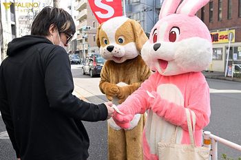 FSDSS-856 このうさちゃんが脱いだらスゴイおっぱいだった…！世間知らずな巨乳バイトと、汗と愛液にビショ濡れてヤリまくった。八蜜凛