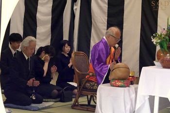 START-203 ガンギマリ喪服未亡人 葬儀会場で親戚達に媚ヤクを盛られ、2年振りの快楽にキメセク痙攣エクスタシーし続ける… 夏目響