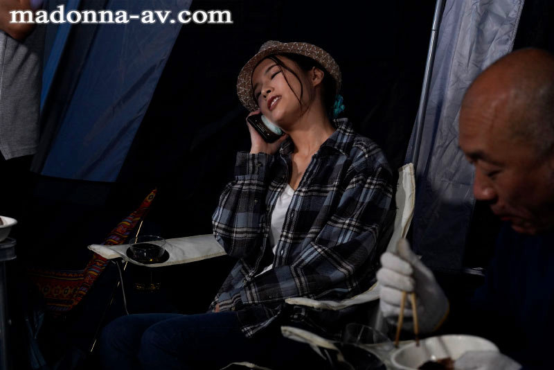 JUQ-072 町内キャンプNTR テントの中で輪●された妻の衝撃的寝取られ映像 向井藍