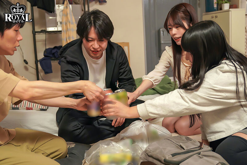 ROYD-266 毎日泊まりに来る彼氏持ちの女友達から無自覚に誘惑され、勇気を出せず生殺し状態になった僕.。 逢坂希穂